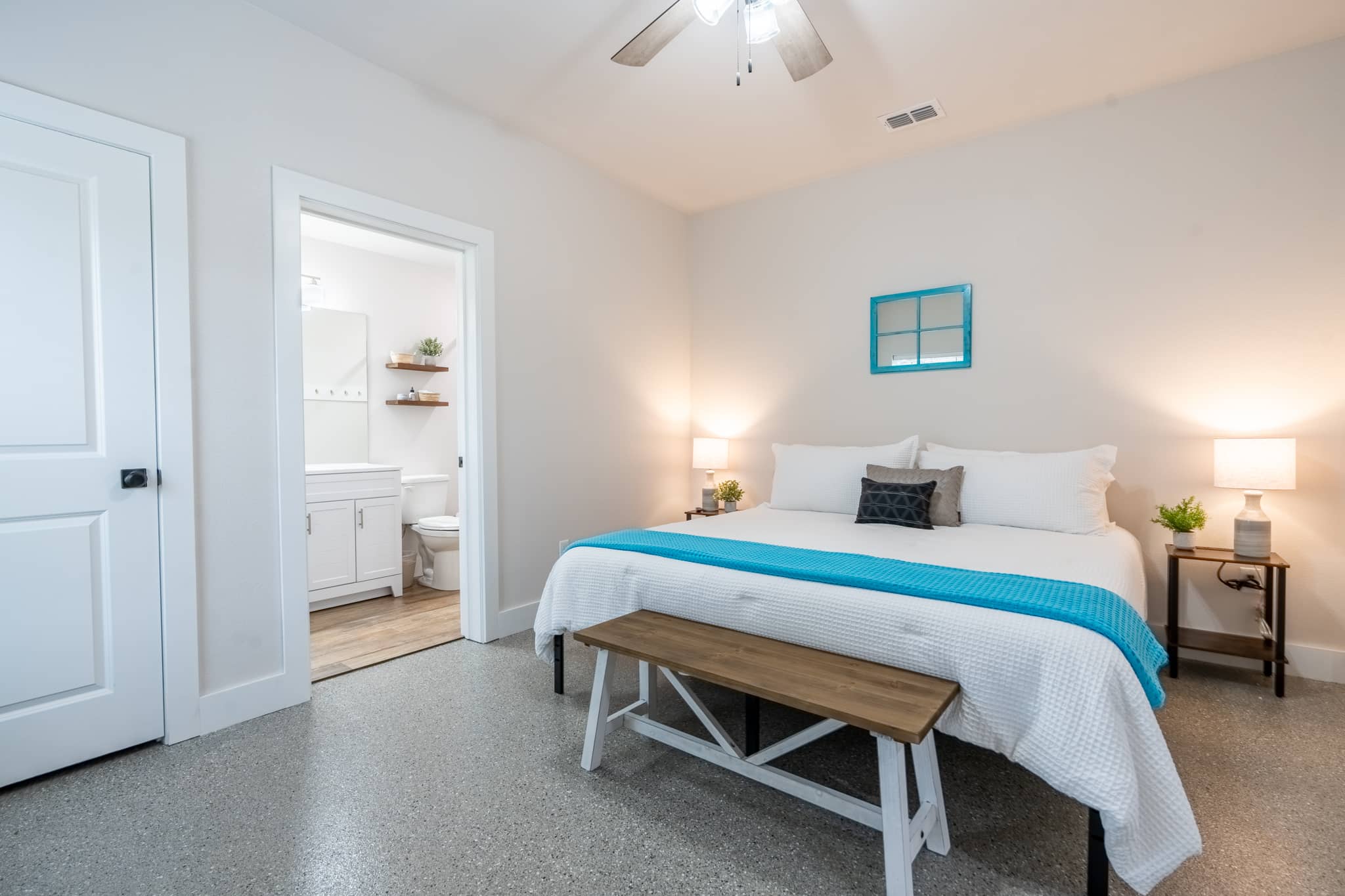 The Picklebarn ETX Airbnb bedroom
