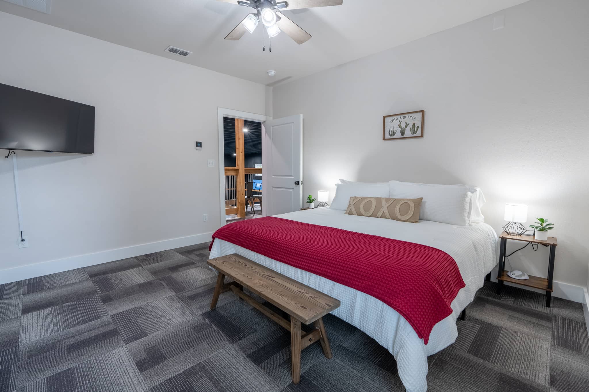 The Picklebarn ETX Airbnb bedroom