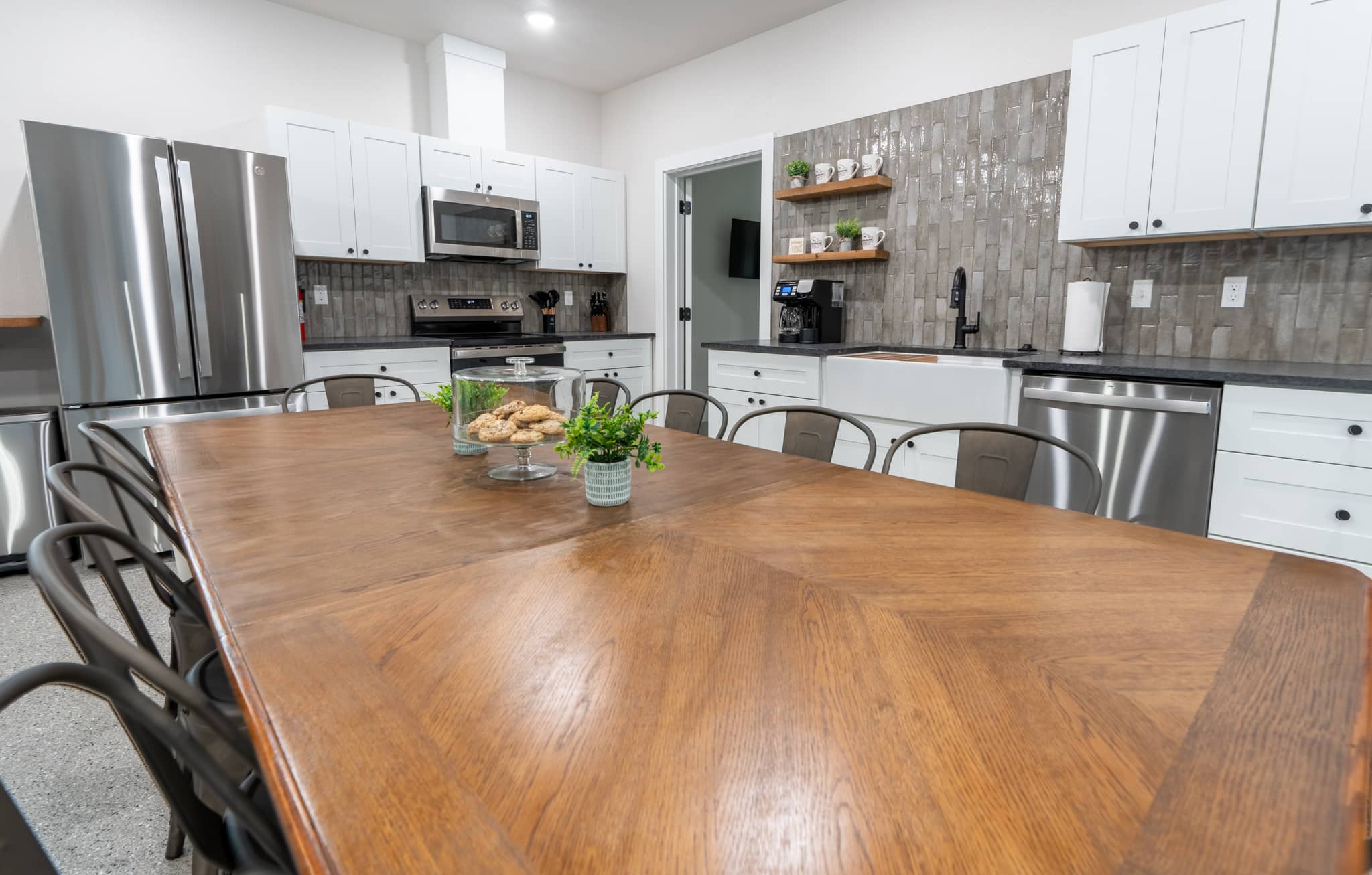 The Picklebarn ETX Airbnb kitchen and dining area